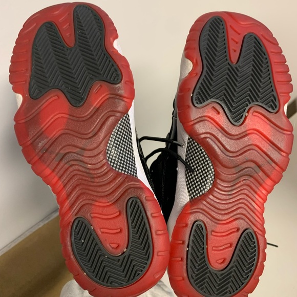 Jordan Retro 11s Size 5Y - Picture 3 of 4